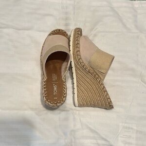 Tom’s wedges.  Women’s size 9.